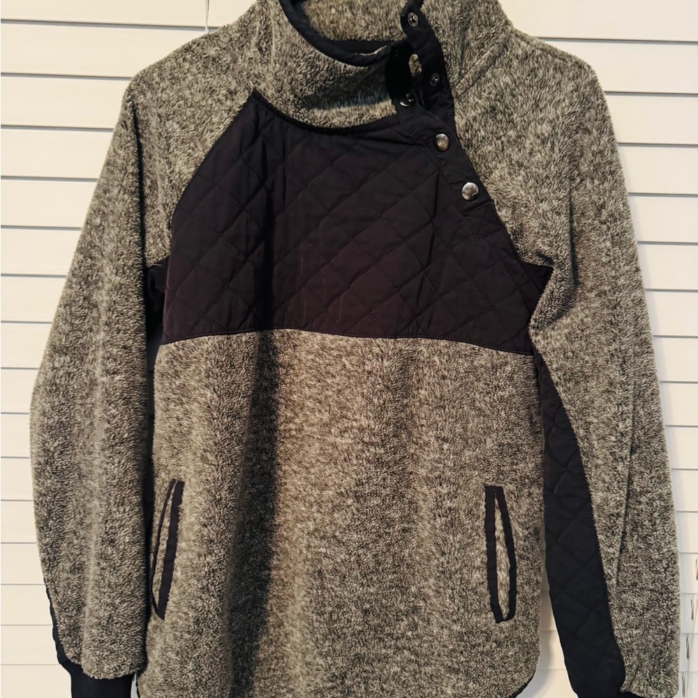 Abercrombie & Fitch Gray and Black Pullover